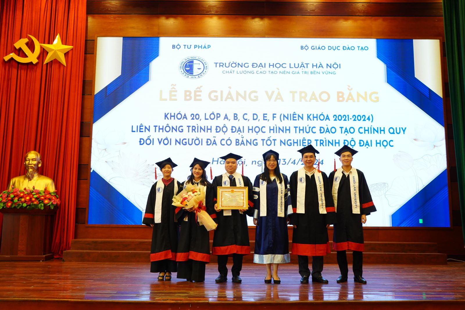 Ưu tiên xét tuyển với người tốt nghiệp xuất sắc trình độ đại học trở lên, hoàn thành chương trình đào tạo chuyên sâu về xây dựng pháp luật